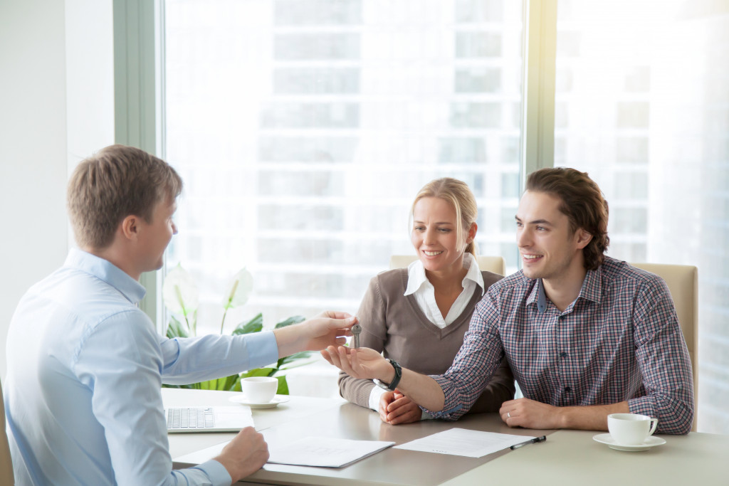 home buyers having their rights discussed to them